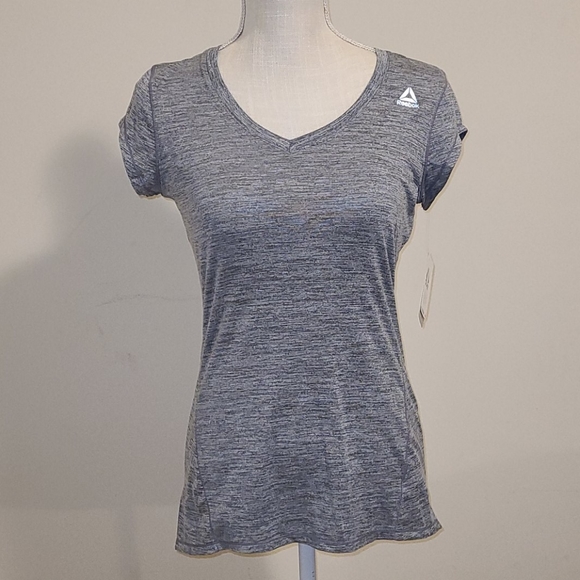 Reebok Tops - NWT Reebok women's fitted performance t-shirt